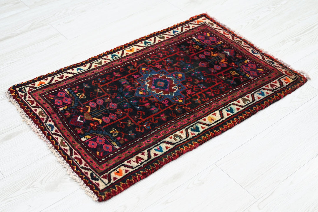 black Accent rug 1' 8" x 2' 7"