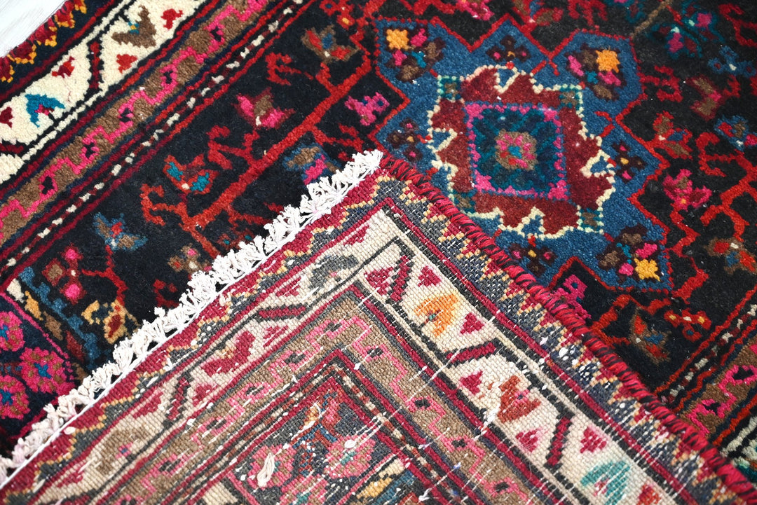black Accent rug 1' 8" x 2' 7"
