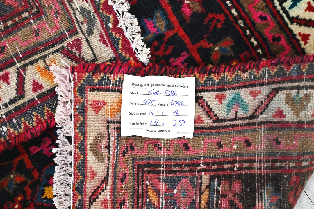 black Accent rug 1' 8" x 2' 7"