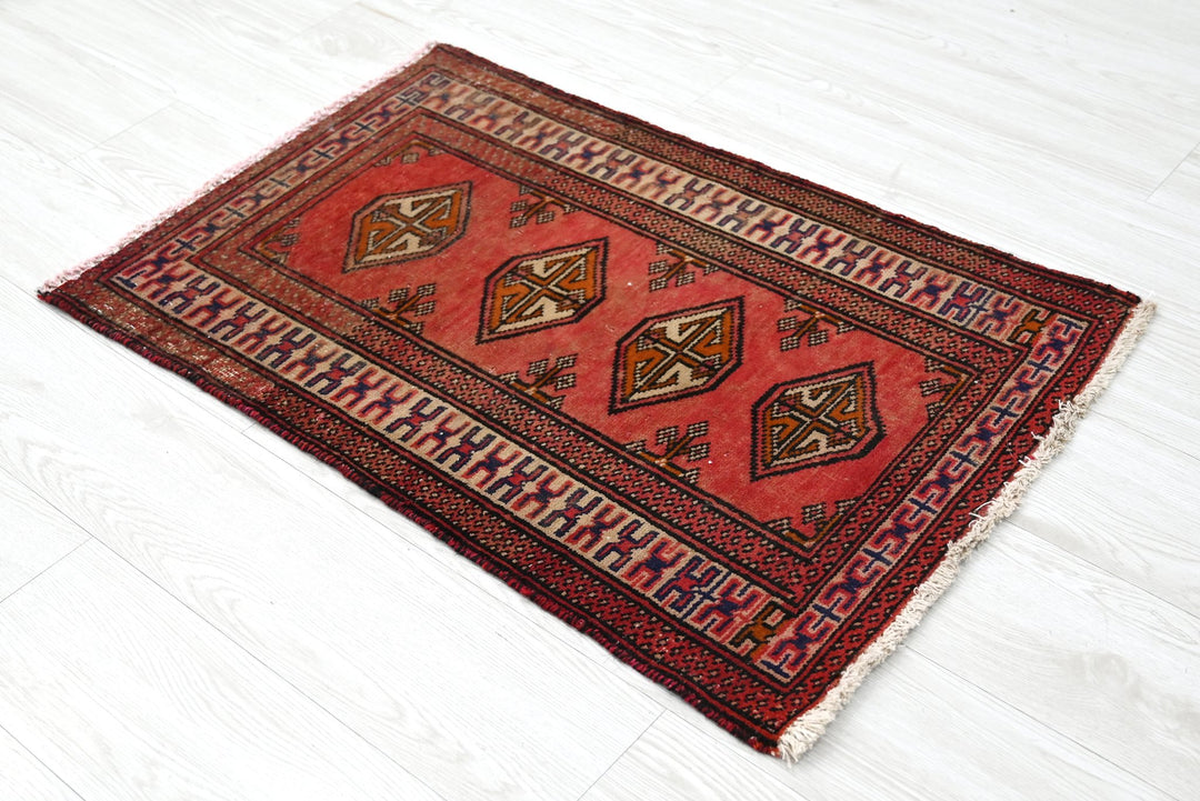 red Accent rug 1' 10" x 2' 9"