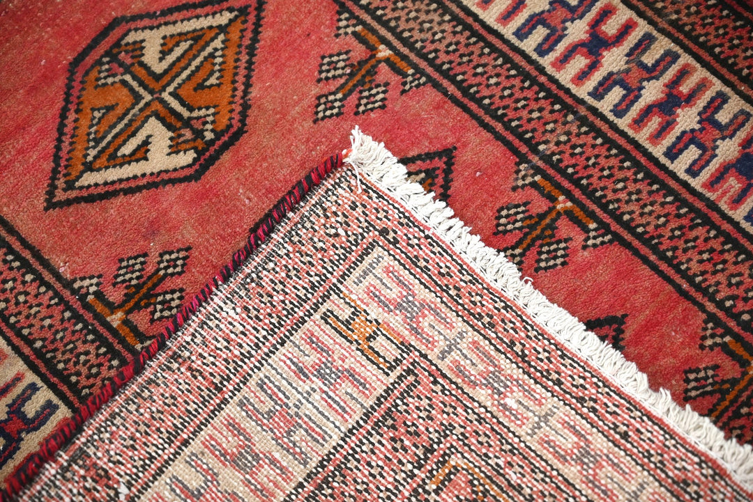 red Accent rug 1' 10" x 2' 9"