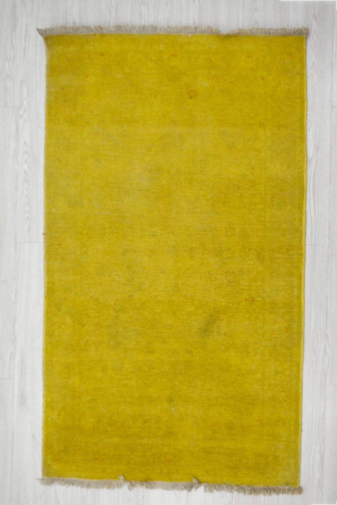yellow Accent rug 2' 11" x 4' 10"