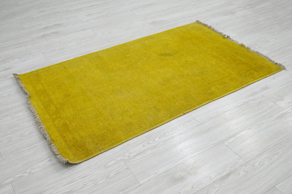 yellow Accent rug 2' 11" x 4' 10"