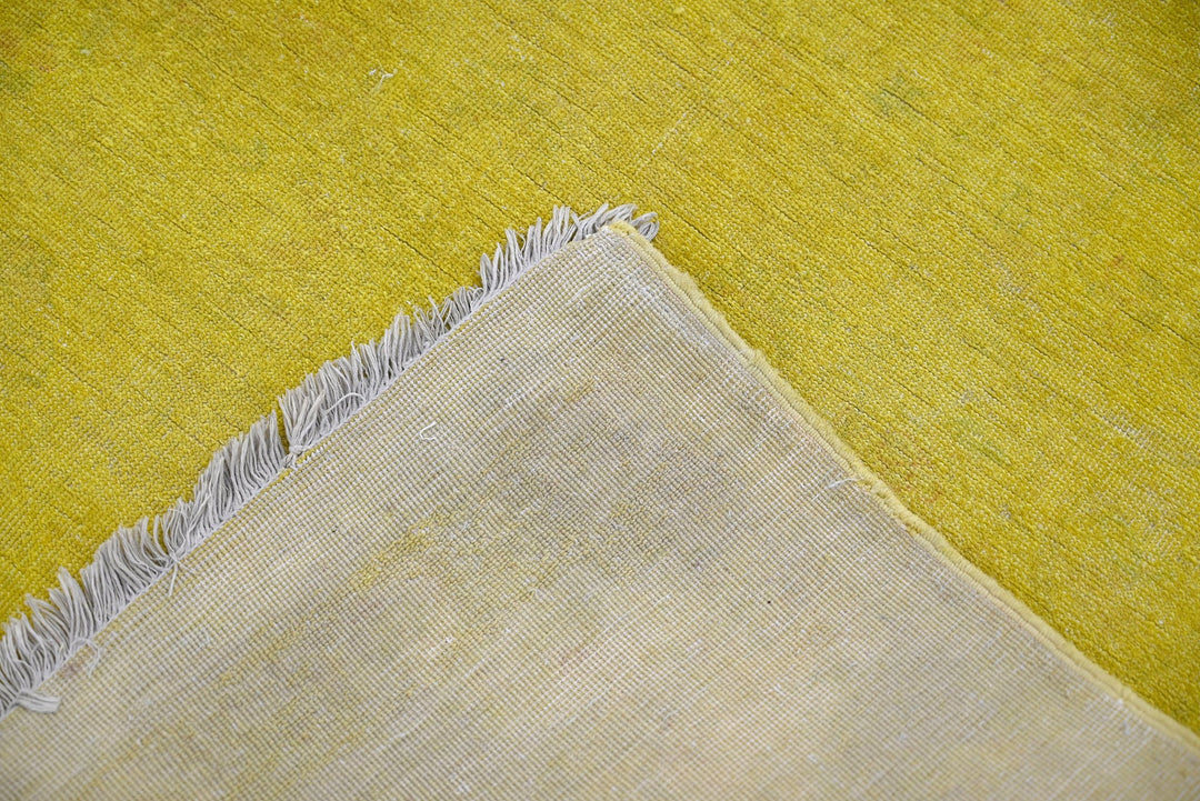 yellow Accent rug 2' 11" x 4' 10"