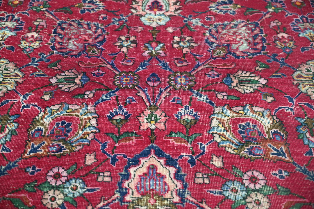red Large rug 8' 0" x 10' 8"