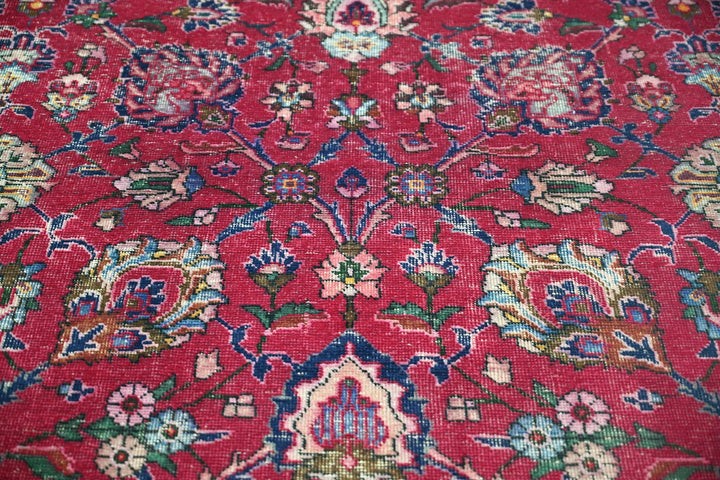 red Large rug 8' 0" x 10' 8"