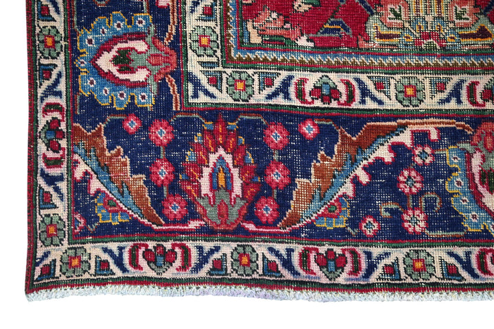 red Large rug 8' 0" x 10' 8"