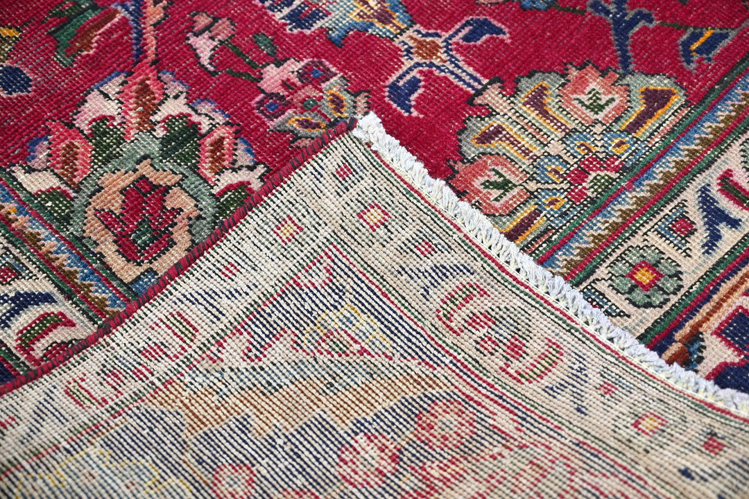 red Large rug 8' 0" x 10' 8"