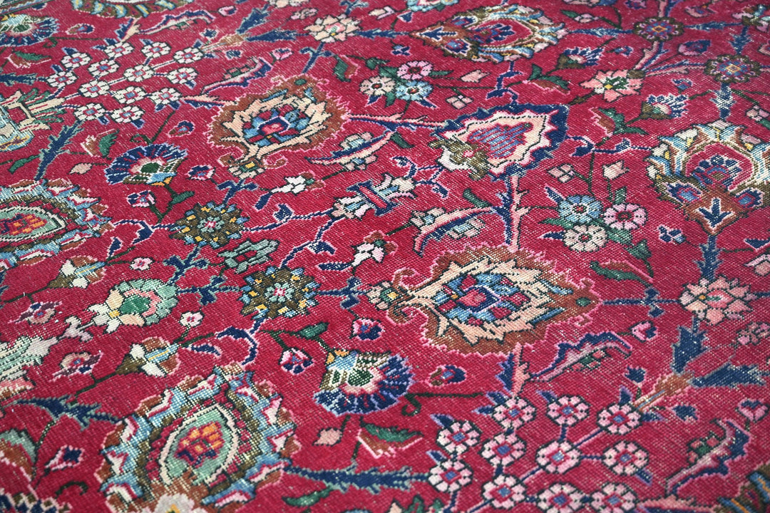 red Large rug 8' 0" x 10' 8"