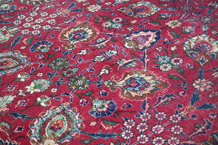 red Large rug 8' 0" x 10' 8"