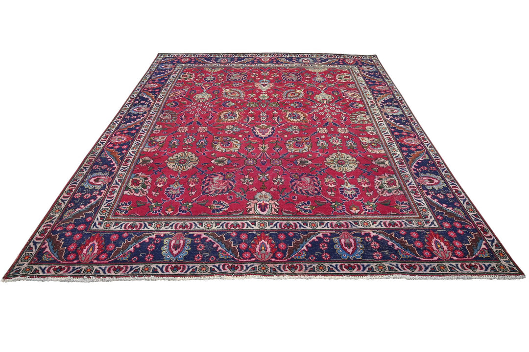 red Large rug 8' 0" x 10' 8"