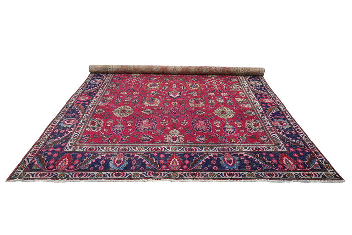 red Large rug 8' 0" x 10' 8"