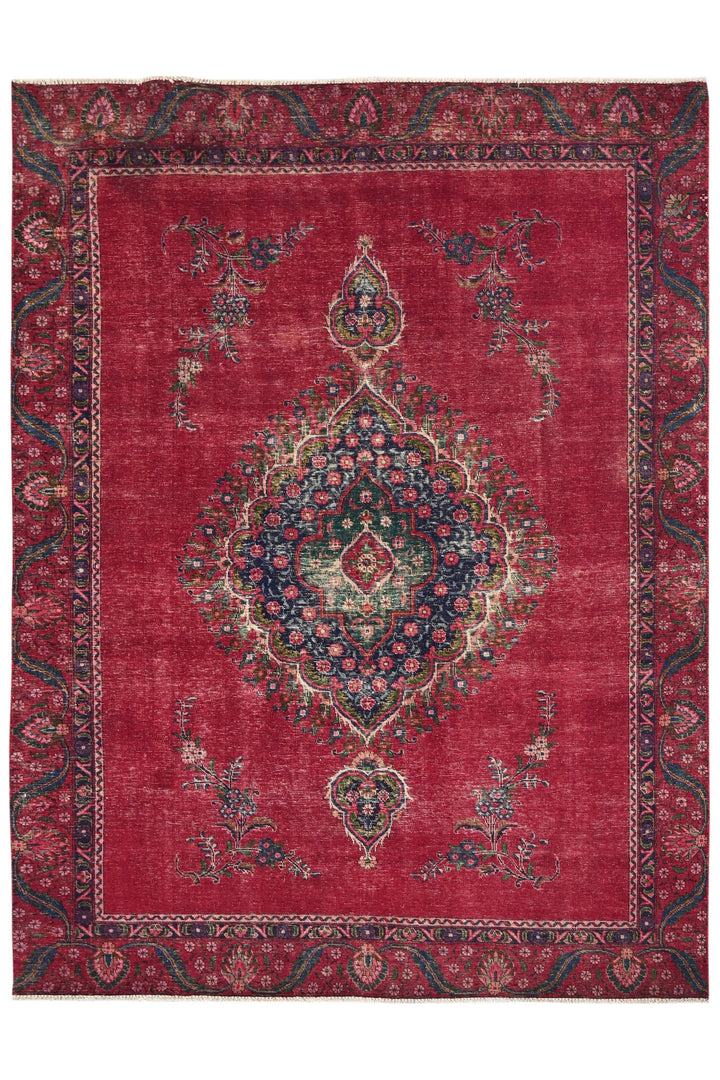 red Large rug 7' 4" x 9' 8"