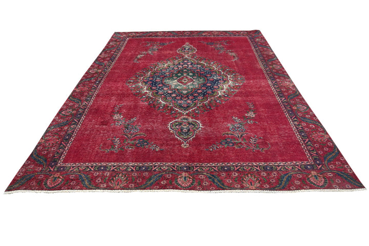 red Large rug 7' 4" x 9' 8"