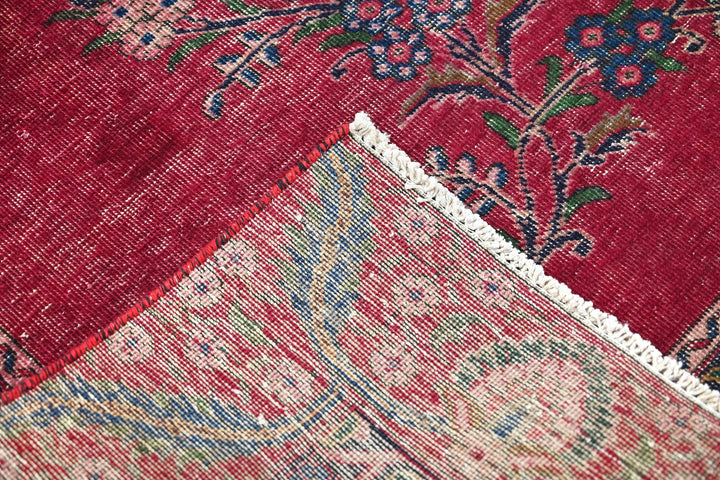 red Large rug 7' 4" x 9' 8"