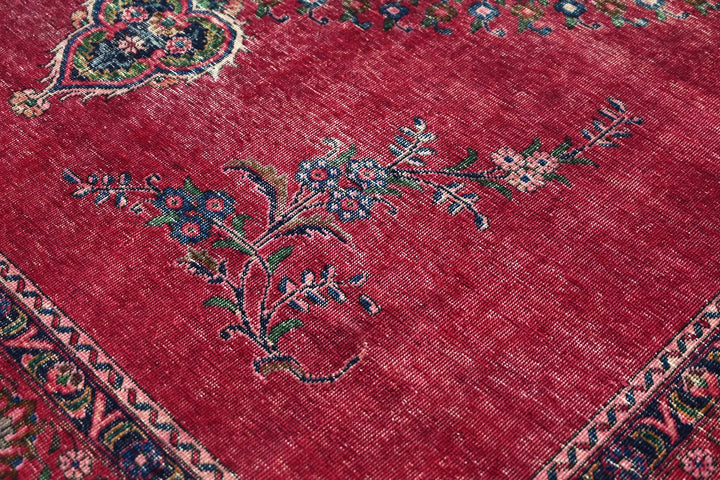 red Large rug 7' 4" x 9' 8"