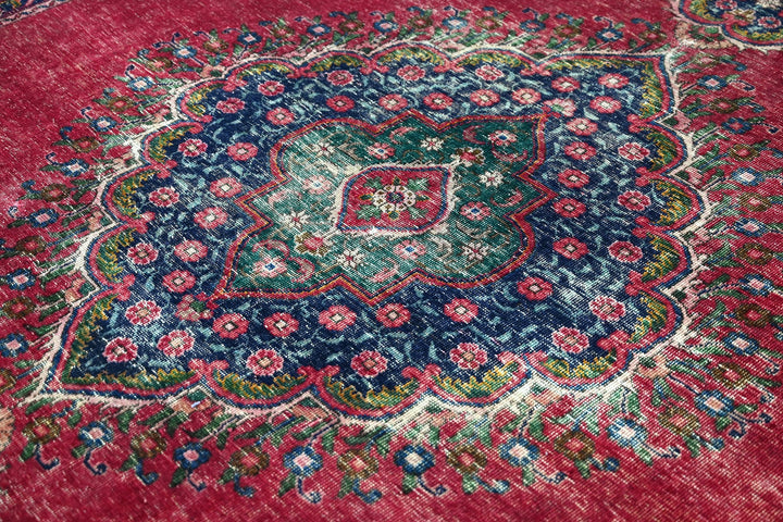 red Large rug 7' 4" x 9' 8"