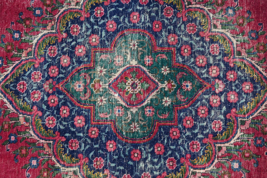 red Large rug 7' 4" x 9' 8"