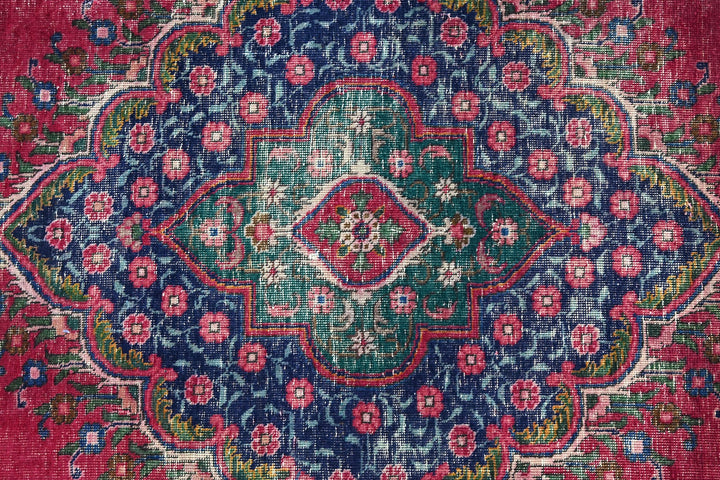 red Large rug 7' 4" x 9' 8"
