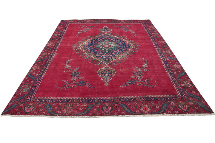 red Large rug 7' 4" x 9' 8"