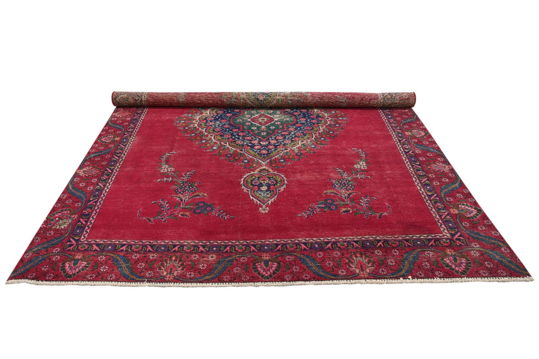 red Large rug 7' 4" x 9' 8"