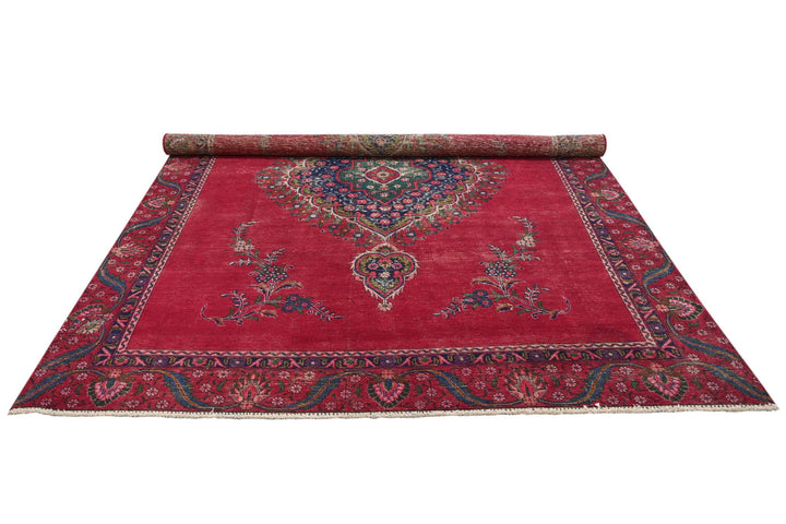 red Large rug 7' 4" x 9' 8"
