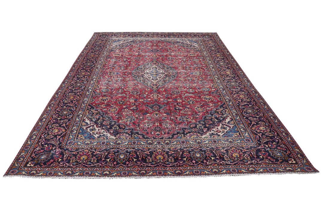 red Large rug 7' 10" x 11' 3"