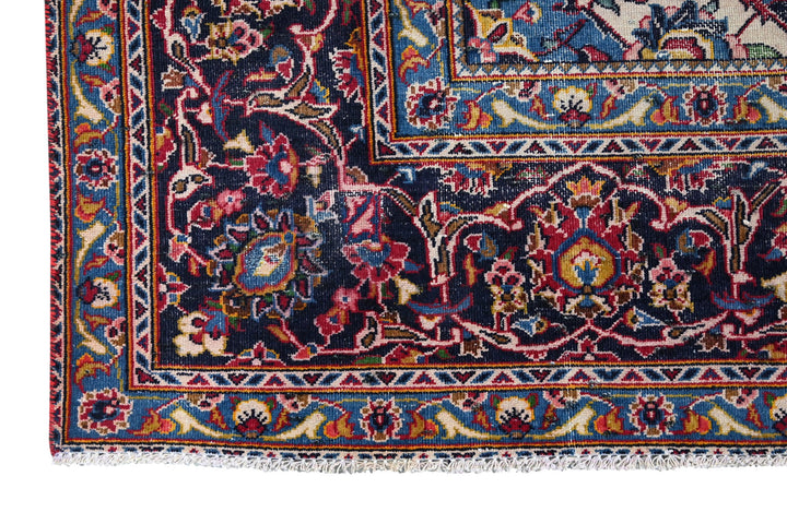 red Large rug 7' 10" x 11' 3"