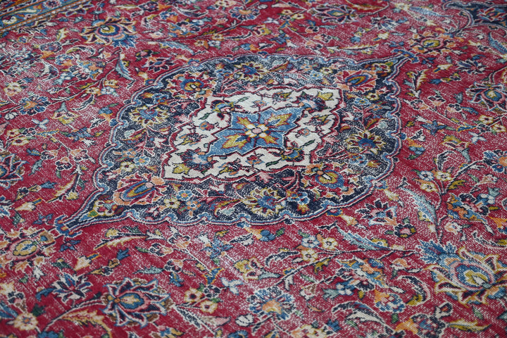red Large rug 7' 10" x 11' 3"