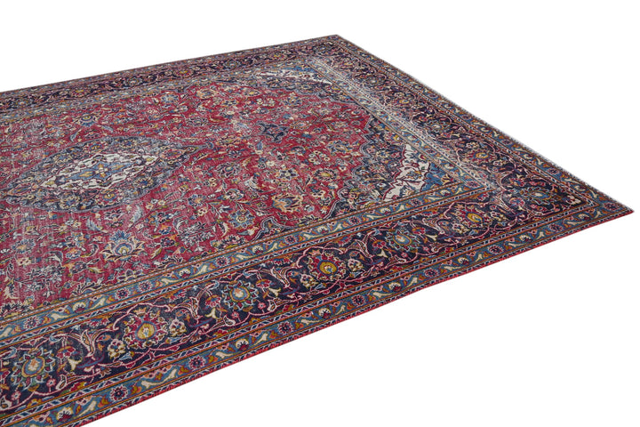 red Large rug 7' 10" x 11' 3"