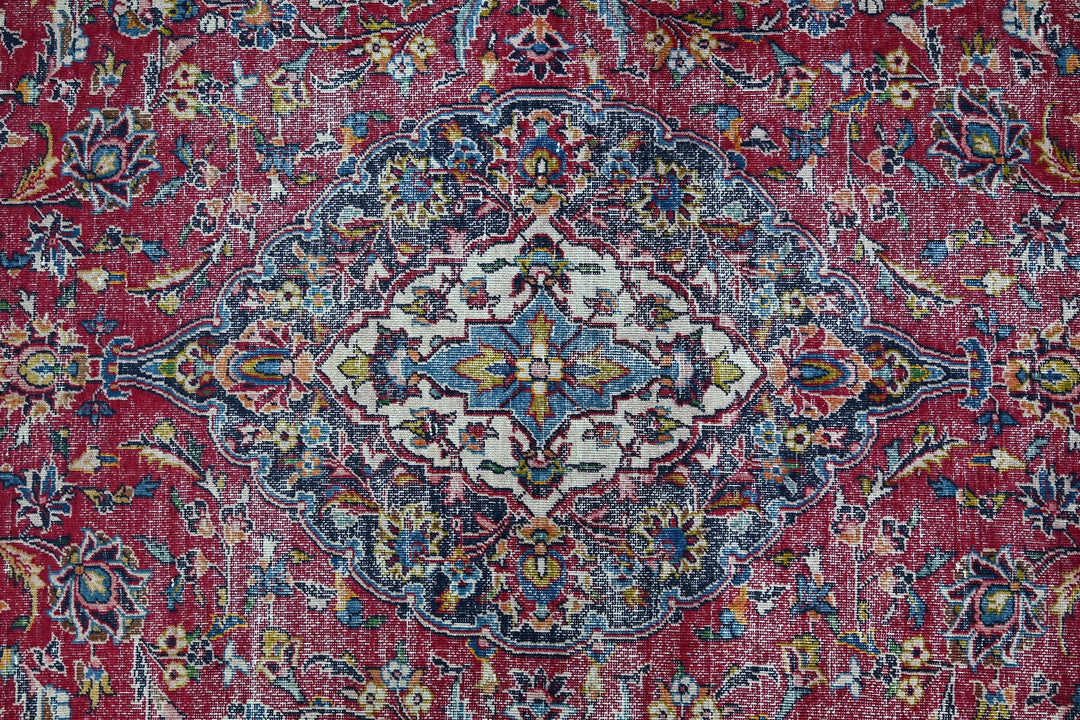 red Large rug 7' 10" x 11' 3"