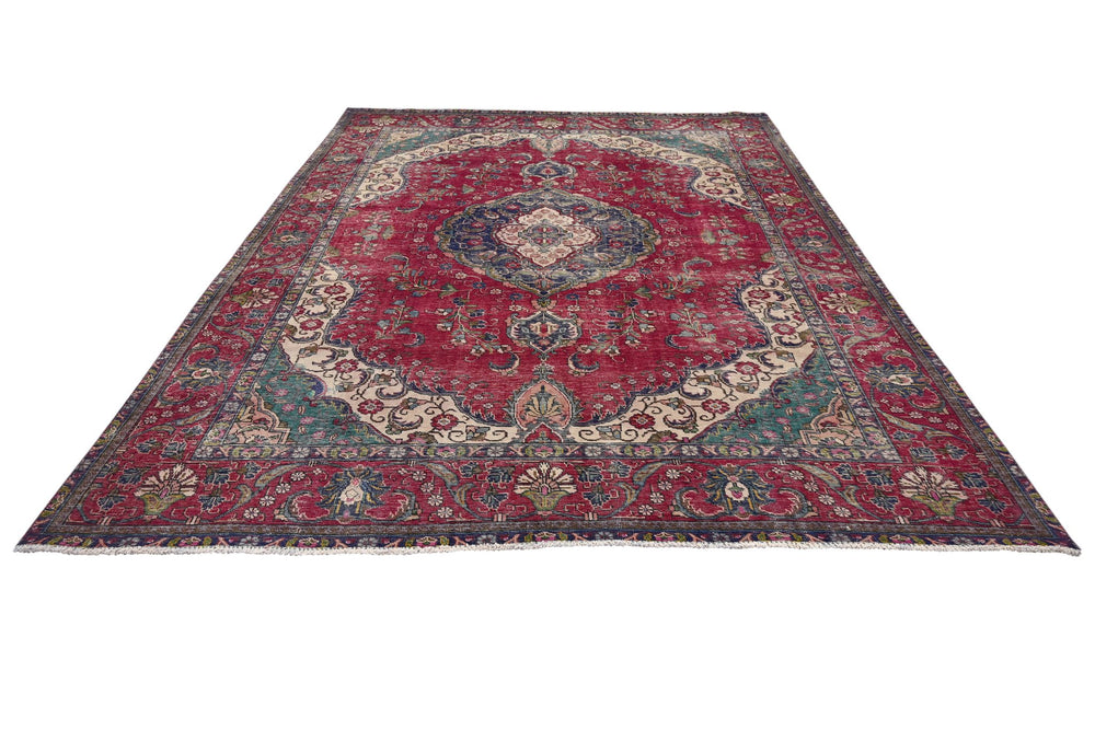 red Large rug 8' 0" x 10' 3"