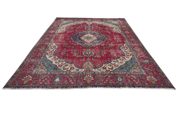 red Large rug 8' 0" x 10' 3"