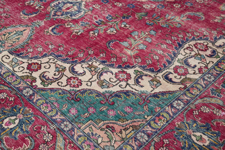 red Large rug 8' 0" x 10' 3"