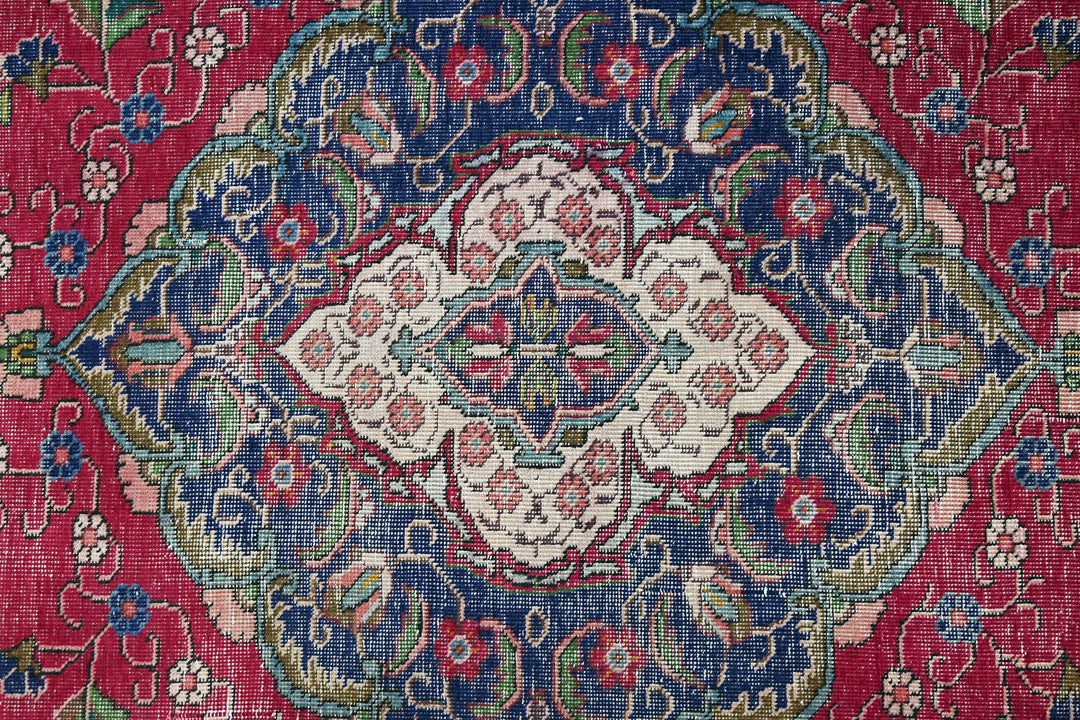 red Large rug 8' 0" x 10' 3"