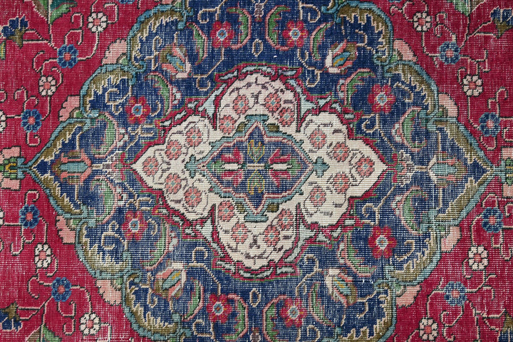 red Large rug 8' 0" x 10' 3"