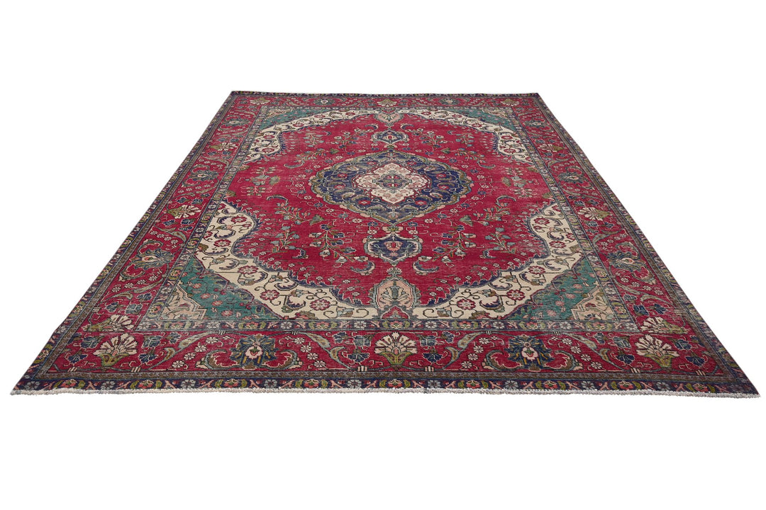 red Large rug 8' 0" x 10' 3"