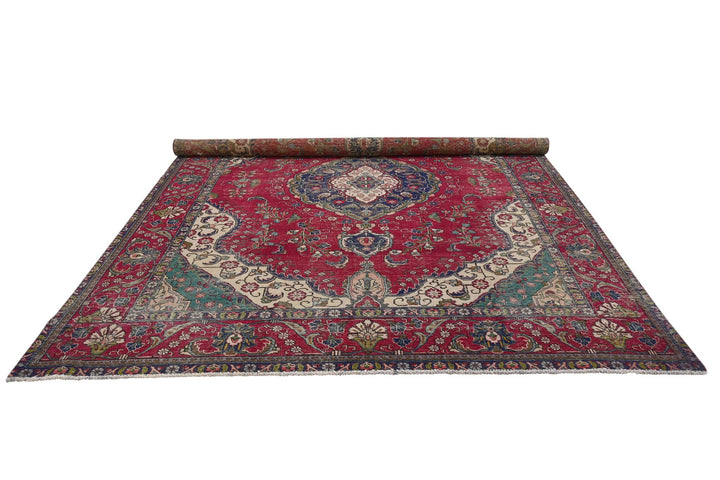 red Large rug 8' 0" x 10' 3"