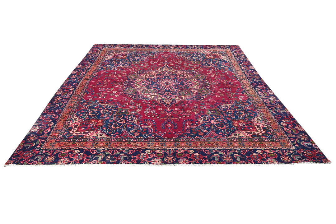 red Oversized rug 8' 6" x 9' 0"