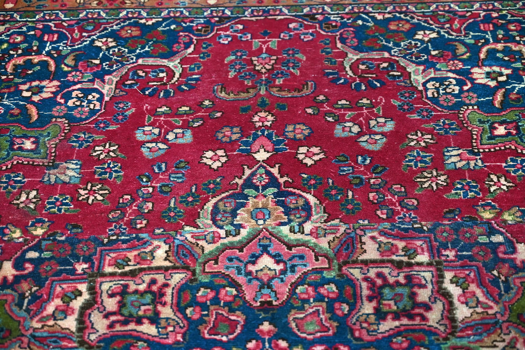 red Oversized rug 8' 6" x 9' 0"