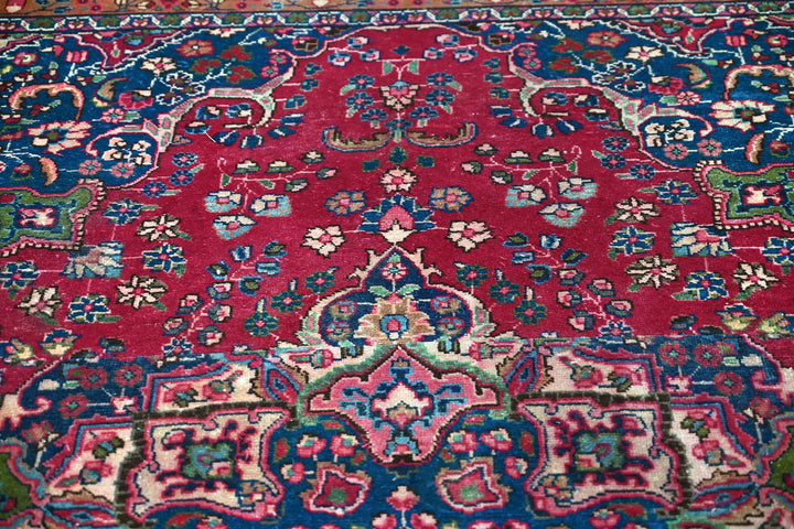 red Oversized rug 8' 6" x 9' 0"