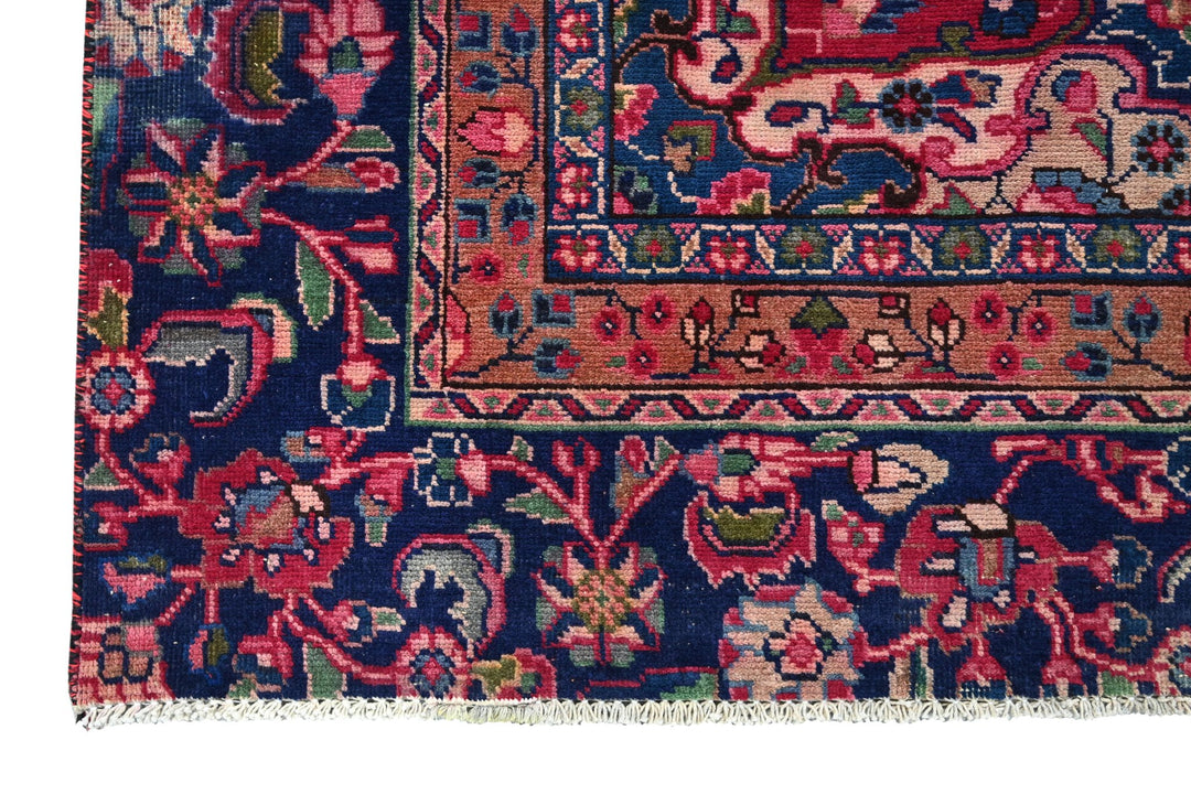 red Oversized rug 8' 6" x 9' 0"