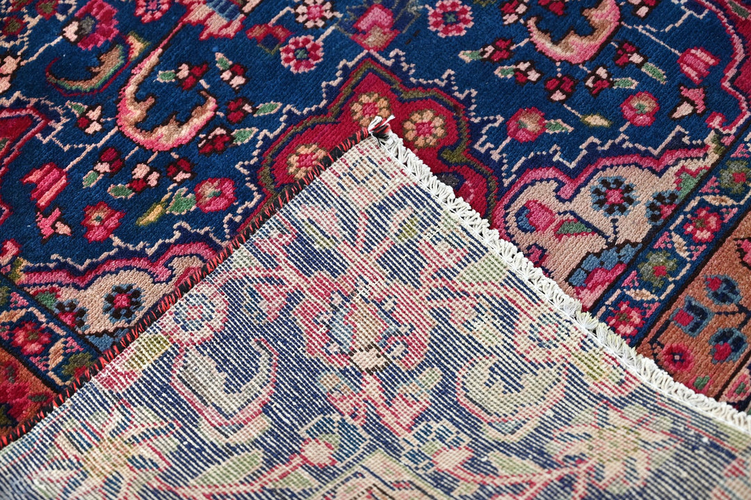 red Oversized rug 8' 6" x 9' 0"