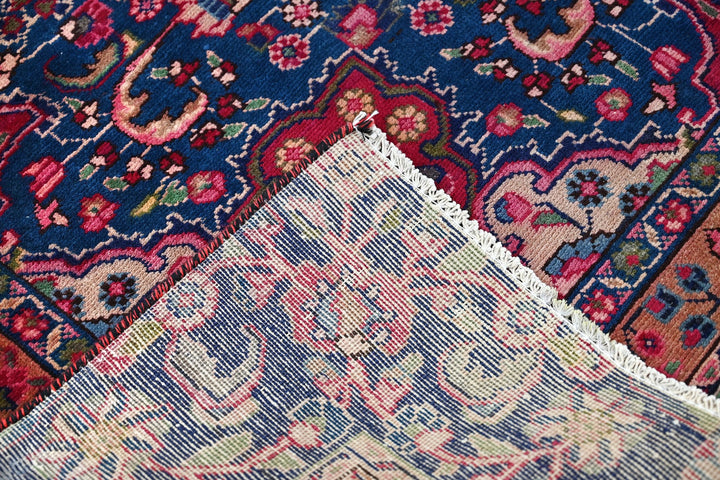 red Oversized rug 8' 6" x 9' 0"