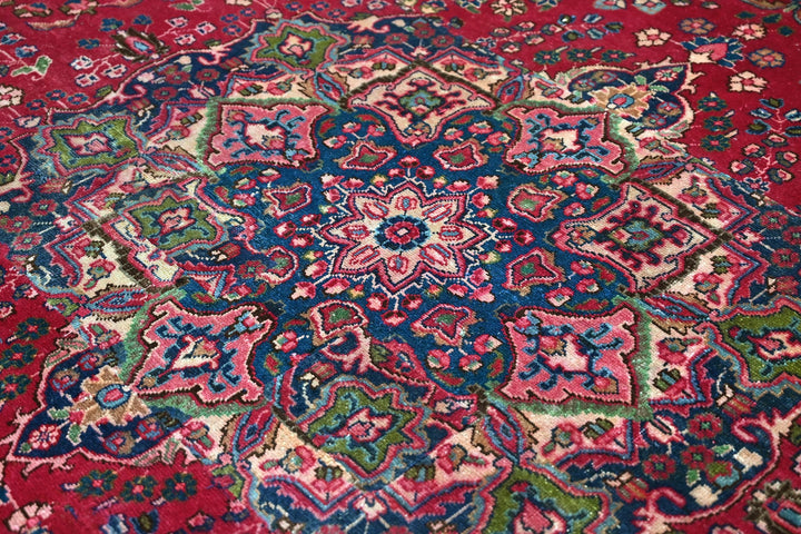 red Oversized rug 8' 6" x 9' 0"
