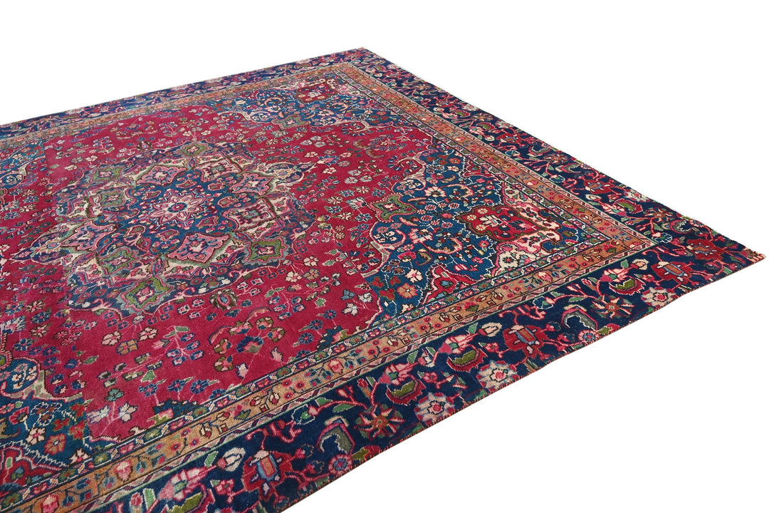 red Oversized rug 8' 6" x 9' 0"