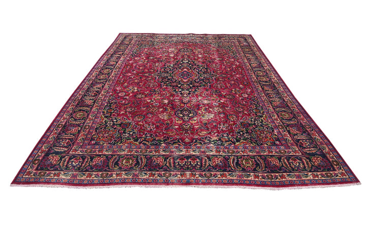 red Large rug 7' 9" x 10' 11"