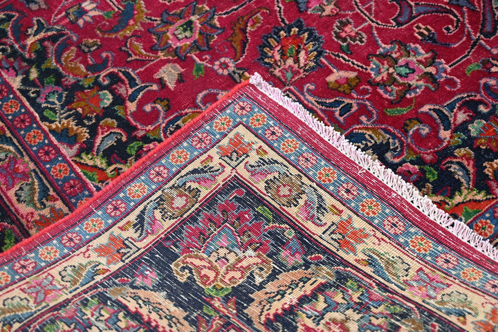 red Large rug 7' 9" x 10' 11"
