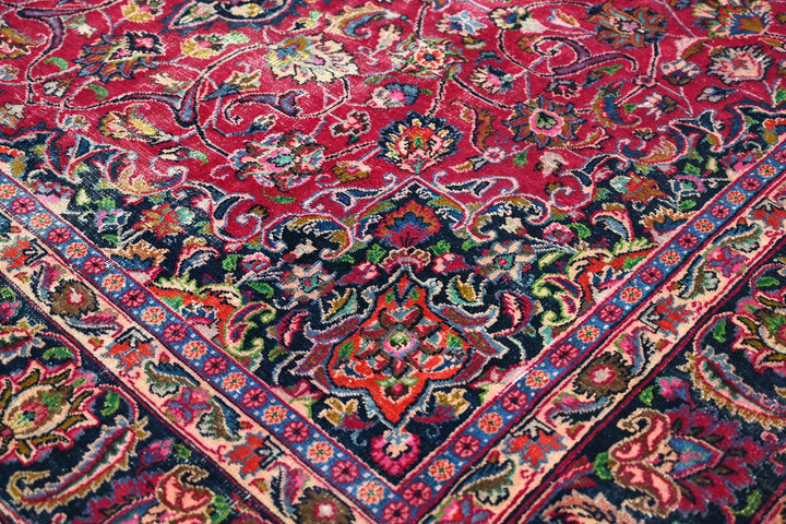 red Large rug 7' 9" x 10' 11"