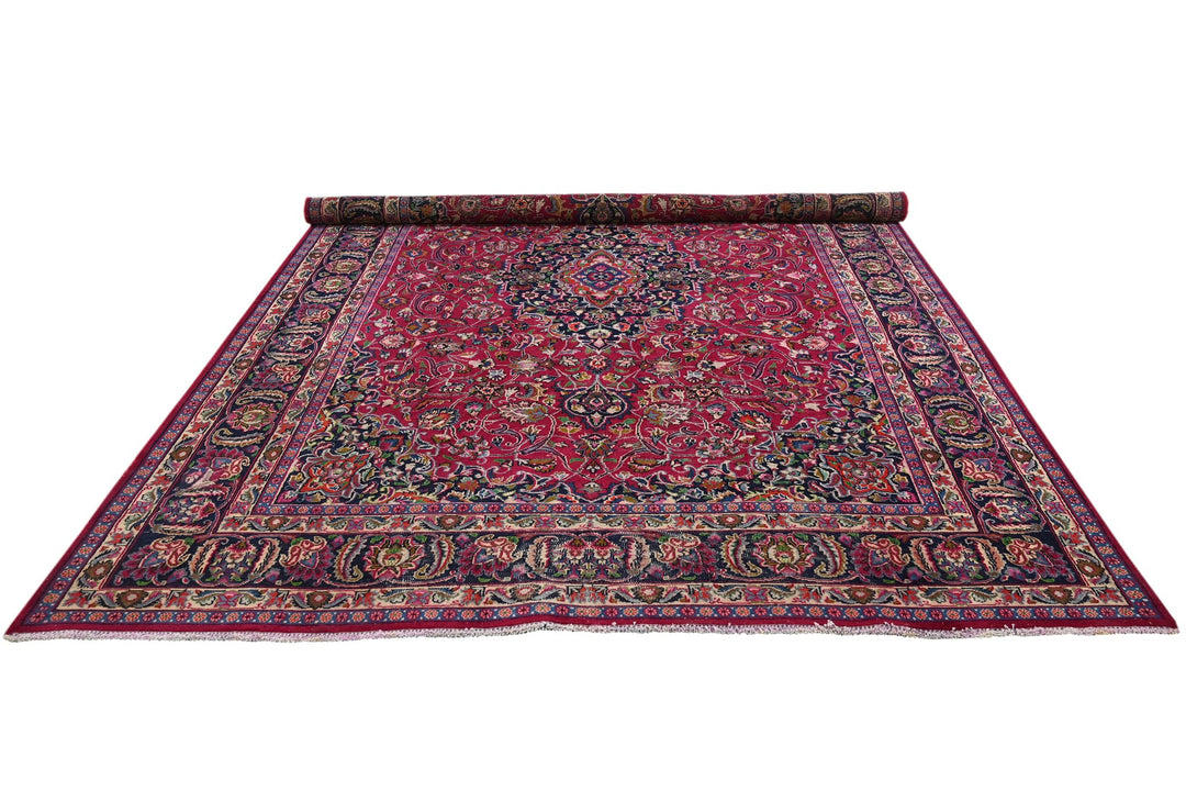 red Large rug 7' 9" x 10' 11"